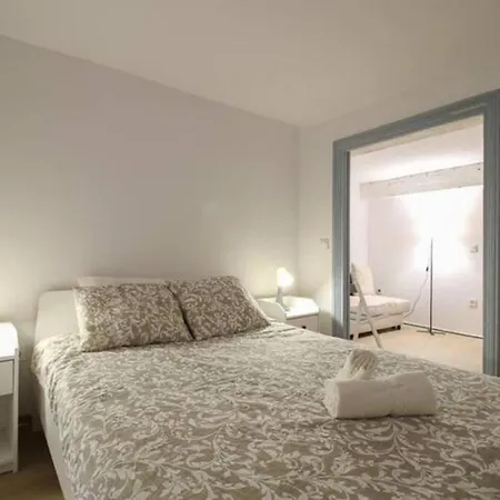 Apartment Housekepper Duplex En El Centro De *